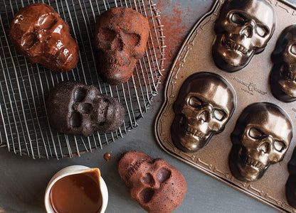 Spooktacular Haunted Skull Cakelet Pan – Perfect for Halloween Baking in Bronze!